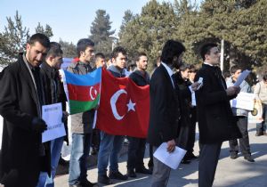 Öğrenciler Hocalı için yürüdü